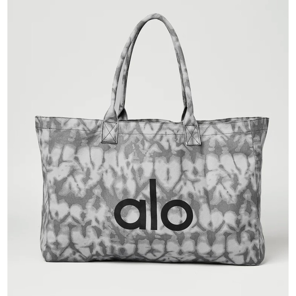 Oversized Alo Yoga Iconic Shopper Tote in Grey Tiedye Canvas - 20" x 14” - Picture 4 of 5